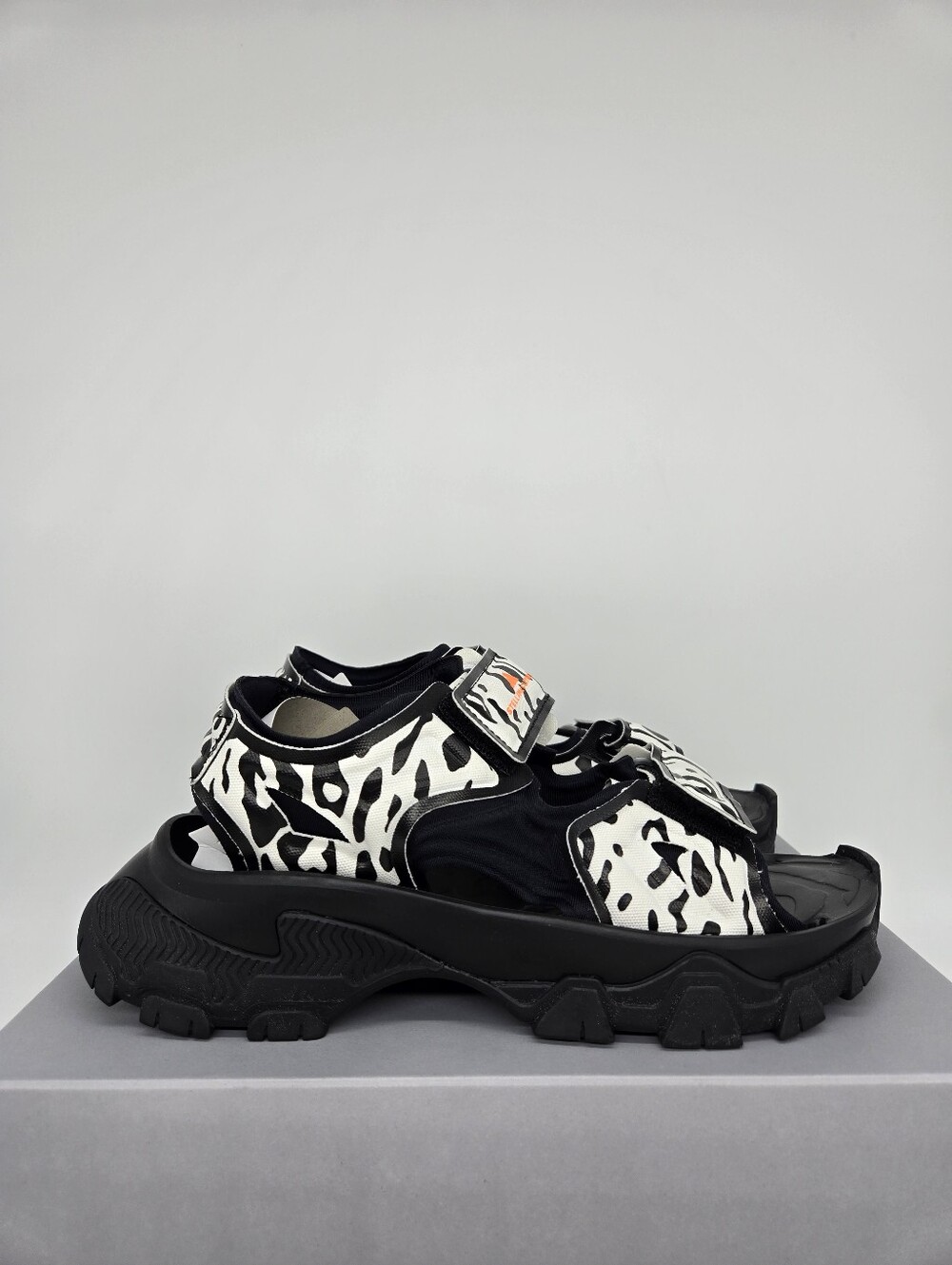 adidas Stella McCartney Women's Hika Outdoor Sandal IF1797 Black White Size 9 - Picture 3 of 8